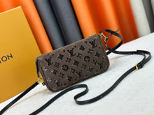Load image into Gallery viewer, Pochette Accessories
