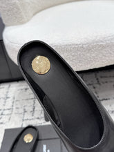 Load image into Gallery viewer, Leather Pumps
