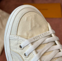 Load image into Gallery viewer, Logo Trainers
