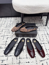 Load image into Gallery viewer, Leather Pumps
