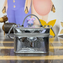 Load image into Gallery viewer, Vanity Chain Pouch
