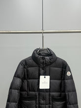 Load image into Gallery viewer, Jarcieu Jacket
