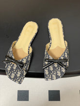 Load image into Gallery viewer, Oblique Mules
