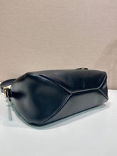 Load image into Gallery viewer, Aimee Medium Shoulder Bag
