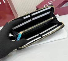 Load image into Gallery viewer, Zippy Wallet
