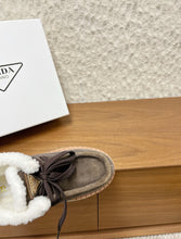 Load image into Gallery viewer, Shearling Boots

