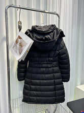 Load image into Gallery viewer, Flammette Puffer
