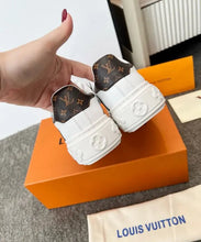 Load image into Gallery viewer, Timeout Trainers
