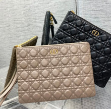 Load image into Gallery viewer, Montaigne Clutch
