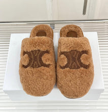 Load image into Gallery viewer, Fur Slippers
