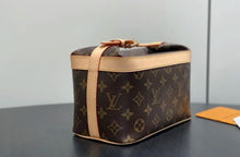 Load image into Gallery viewer, Cruiser Toiletry Bag
