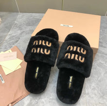 Load image into Gallery viewer, Fur Slippers
