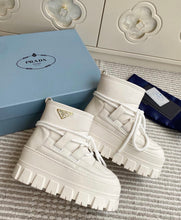 Load image into Gallery viewer, Snow Boots
