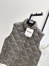 Load image into Gallery viewer, The Cube Gilet
