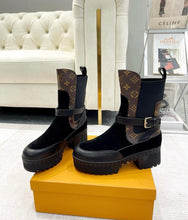 Load image into Gallery viewer, Desert Boots
