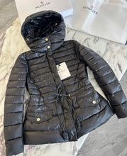 Load image into Gallery viewer, Raies Jacket
