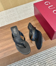 Load image into Gallery viewer, Thong Sandals
