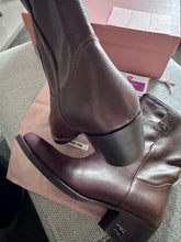 Load image into Gallery viewer, Logo Boots
