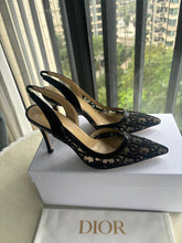 Load image into Gallery viewer, Adiorable Pumps
