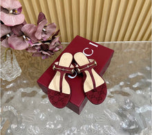 Load image into Gallery viewer, Horsebit Thong Sandals
