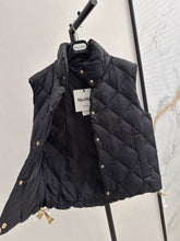Load image into Gallery viewer, The Cube Gilet
