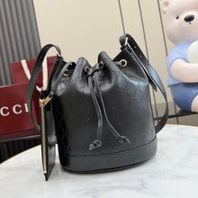 Load image into Gallery viewer, Venice Small Bucket Bag
