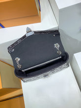 Load image into Gallery viewer, Trunkie
