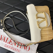 Load image into Gallery viewer, Raffia Crossbody Bag
