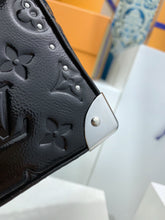 Load image into Gallery viewer, Trunkie
