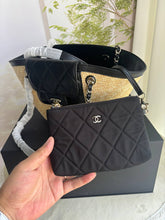 Load image into Gallery viewer, Small Raffia Tote

