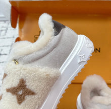 Load image into Gallery viewer, Timeout Trainers
