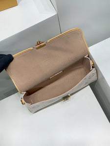 Camille Pochette