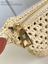 Load image into Gallery viewer, Hills Pochette
