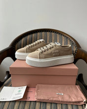 Load image into Gallery viewer, Platform Trainers
