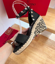 Load image into Gallery viewer, Rockstud Wedges
