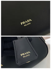 Load image into Gallery viewer, Aimee Medium Shoulder Bag
