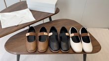Load image into Gallery viewer, Leather Flats
