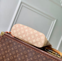 Load image into Gallery viewer, Escape Bag
