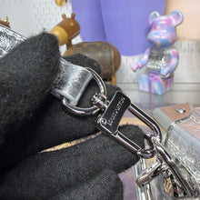 Load image into Gallery viewer, Side Trunk
