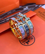 Load image into Gallery viewer, Clic Bracelet
