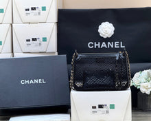 Load image into Gallery viewer, Mesh Chain Clutch
