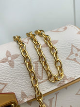 Load image into Gallery viewer, Camille Pochette
