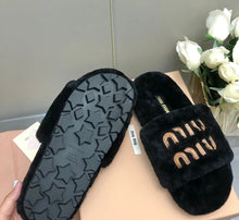 Load image into Gallery viewer, Fur Slippers

