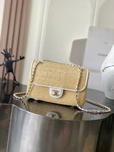 Load image into Gallery viewer, Classic Flap Raffia
