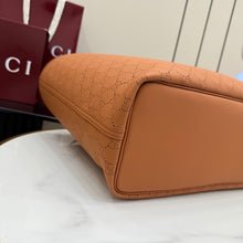 Load image into Gallery viewer, Tribeca Tote
