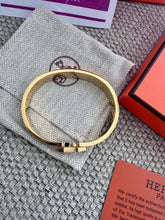 Load image into Gallery viewer, Clic Bracelet
