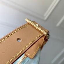 Load image into Gallery viewer, Hills Pochette
