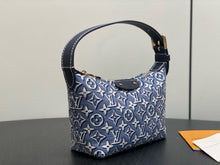 Load image into Gallery viewer, Hills Pochette
