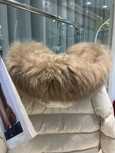 Load image into Gallery viewer, Laichefur Jacket
