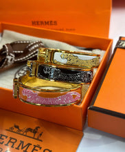 Load image into Gallery viewer, Clic Bracelet
